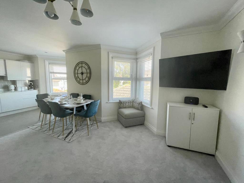 Exquisite Apartment, Stone Throw From The Beach Bournemouth Exterior foto