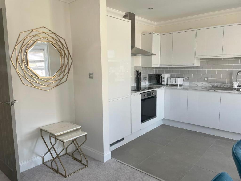 Exquisite Apartment, Stone Throw From The Beach Bournemouth Exterior foto