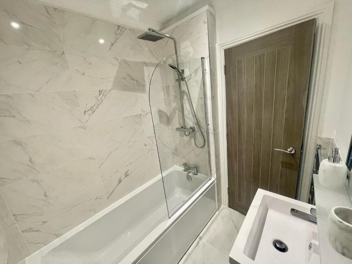 Exquisite Apartment, Stone Throw From The Beach Bournemouth Exterior foto