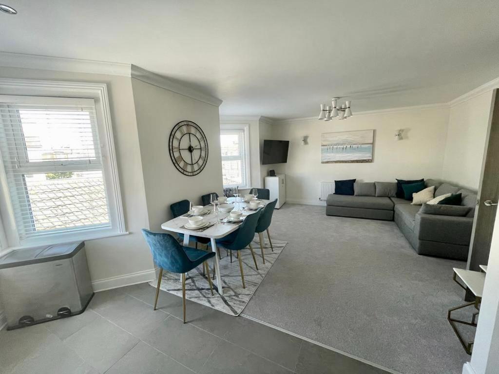 Exquisite Apartment, Stone Throw From The Beach Bournemouth Exterior foto